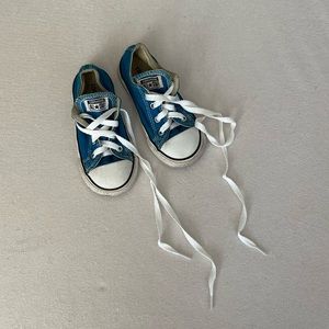 Converse chuck Taylor blue kids size 8
